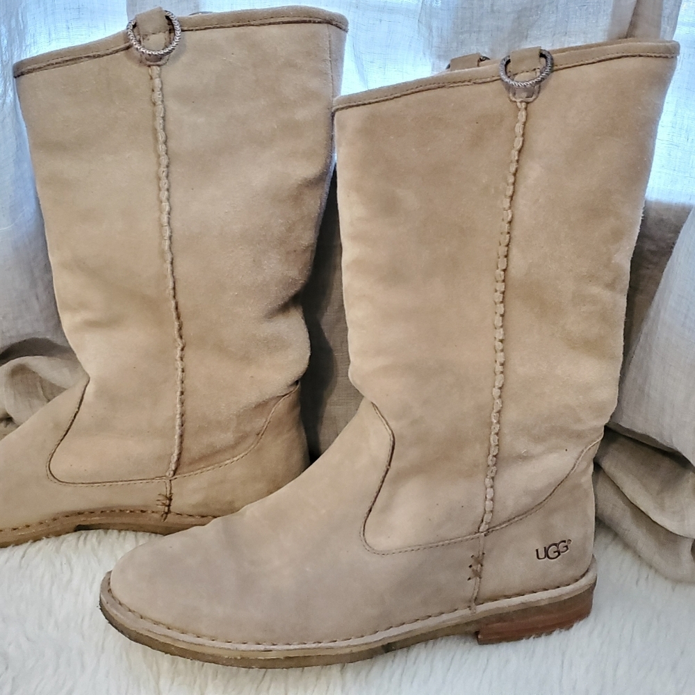 UGG Daphne Boot